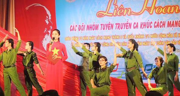 Đội TCM Đoàn Khối Doanh nghiệp tỉnh tham dự hội diễn tuyên truyền ca khúc cách mạng tỉnh BR – VT năm 2015