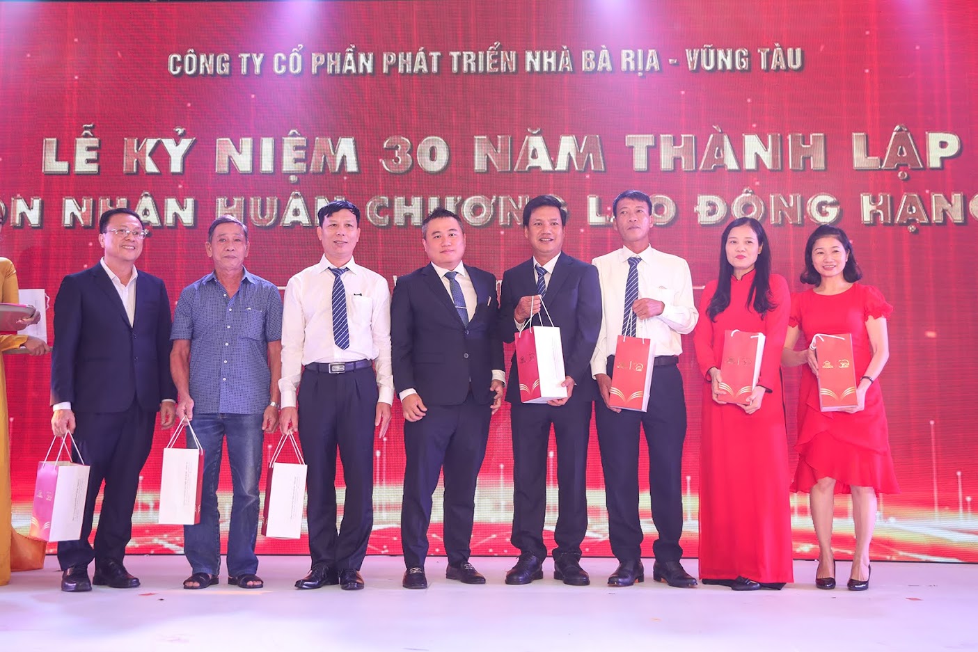 Le ky niem 30 nam – 11