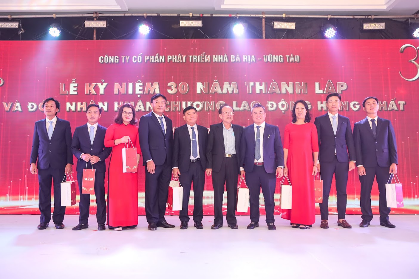 Le ky niem 30 nam – 12