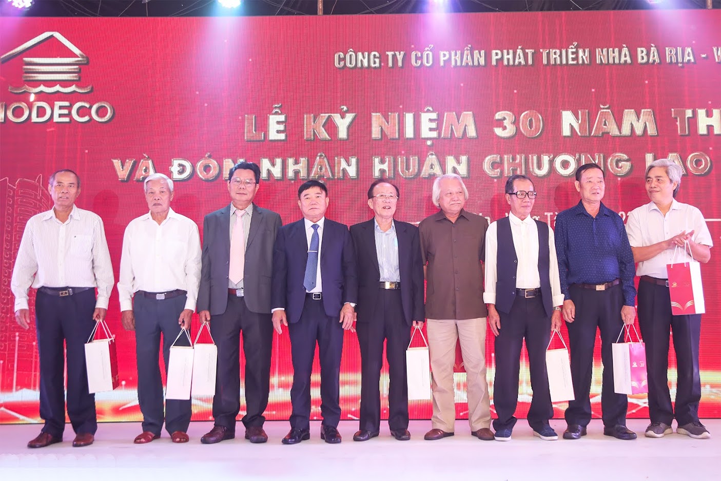 Le ky niem 30 nam – 8