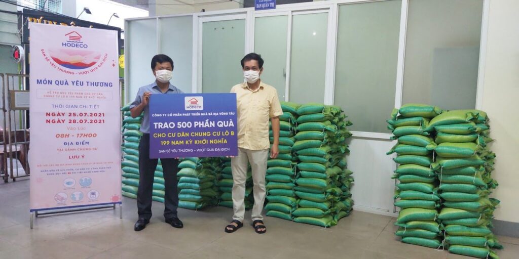 HODECO GIVES MORE THAN 500 GIFTS TO LOCKED HOUSEHOLDS AT LOT B 199 NAM KY UNIVERSITY