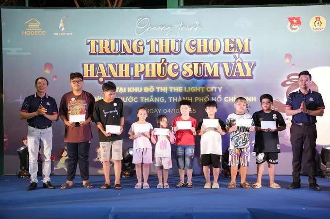 HODECO trao 100 phần quà Trung thu cho trẻ em có hoàn cảnh khó khăn